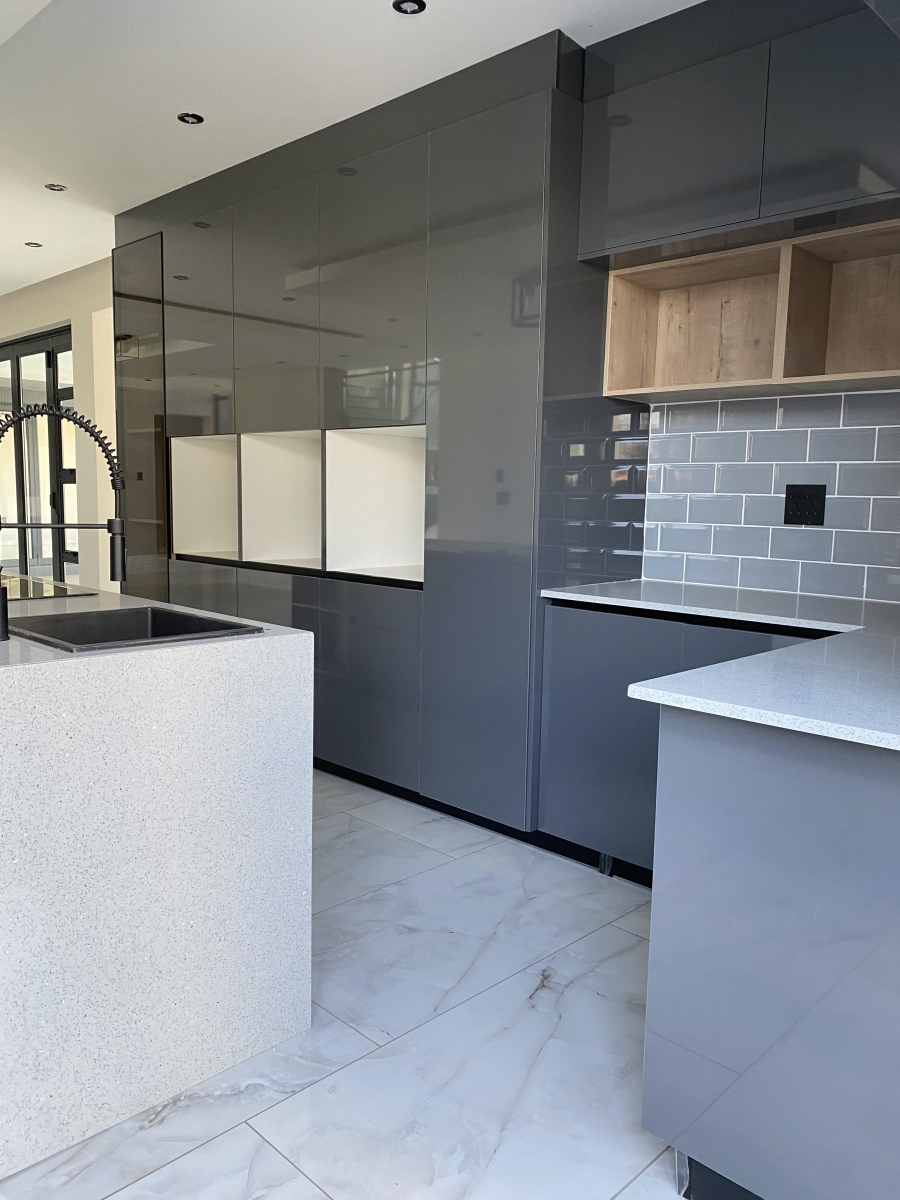 5 Bedroom Property for Sale in The Islands Estates North West